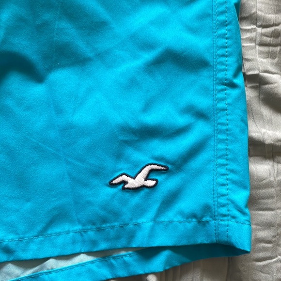 Hollister Guard Fit 5” Swim Trunks - Picture 5 of 5